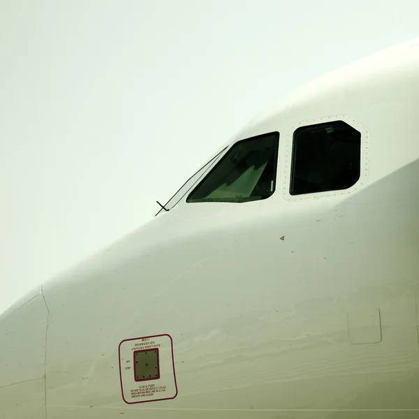 Avión está a la espera de salida en el aeropuerto de pudong shanghai china . — Foto de Stock