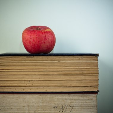 kitap ve elma