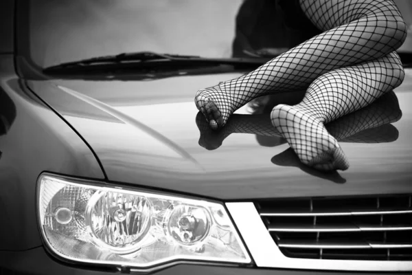 Bil och flicka — Stockfoto
