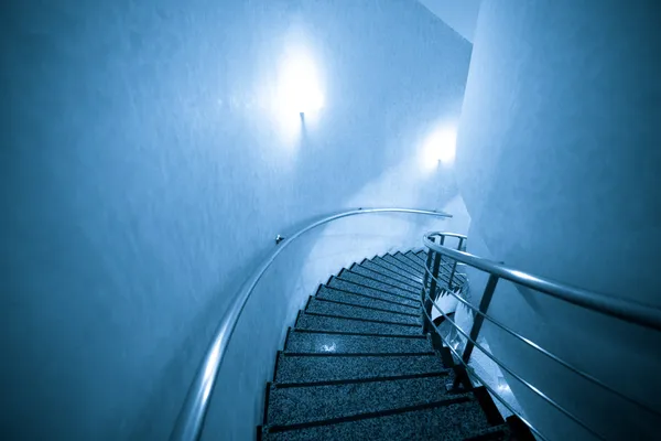 Treppe eines Hotelinnenraums. — Stockfoto