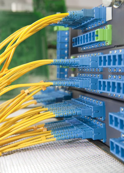 通信とインターネットのネットワーク サーバー ルーム — ストック写真