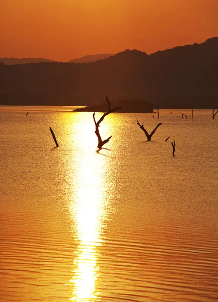 Lago ao pôr-do-sol Fotografia De Stock