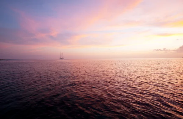 Zonsondergang op zee — Stockfoto