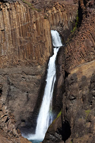 Водопад Исландии — стоковое фото