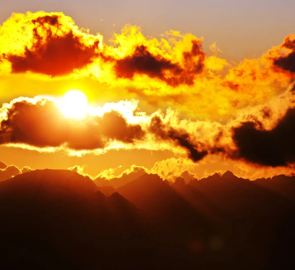 Гори на заході сонця — стокове фото