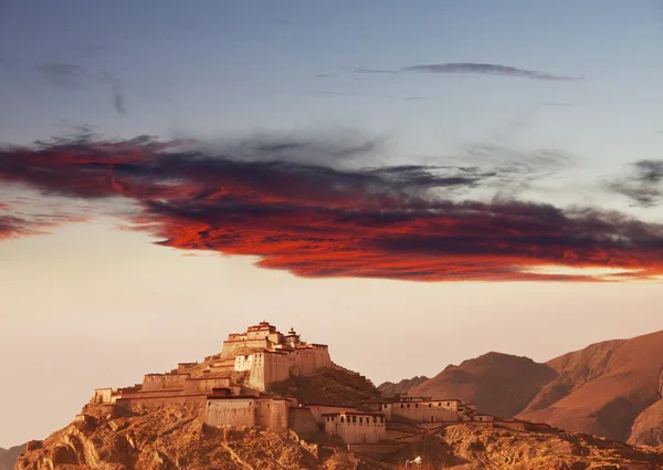 Luostari Tiibetissä — kuvapankkivalokuva