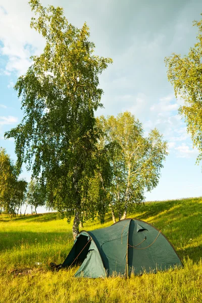 Tent op grasland — Stockfoto