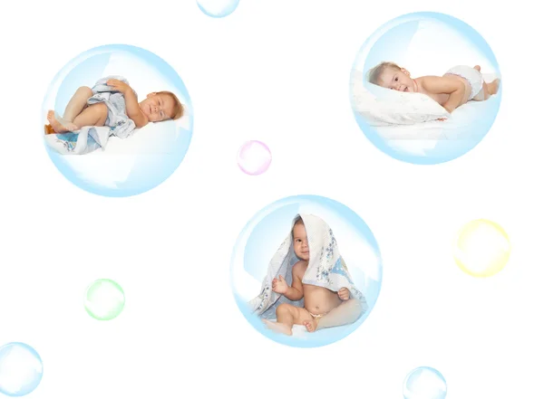 Мильна бульбашка і дитина — стокове фото