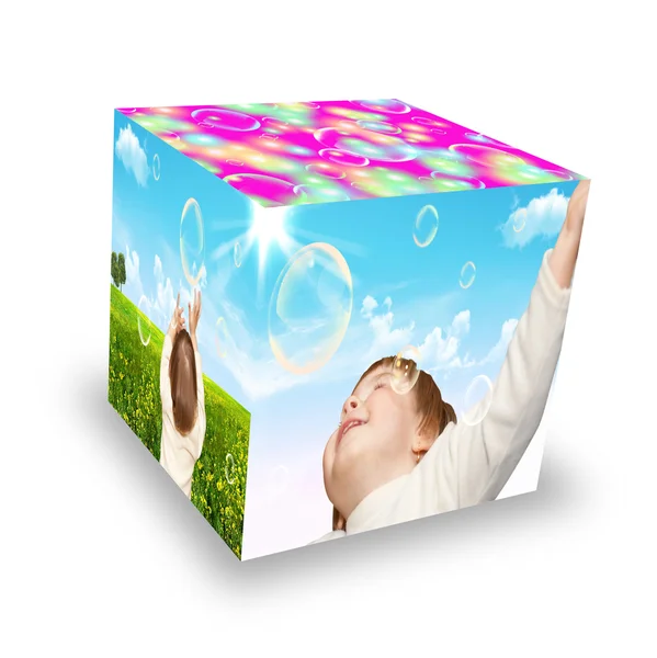 Het kleine meisje. kubus — Stockfoto