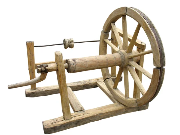 Stary drewniany kołowrotek kądzieli na białym tle — Zdjęcie stockowe
