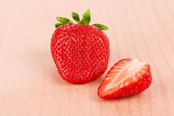 Strawberry on the wooden cutting board — Stock Photo, Image