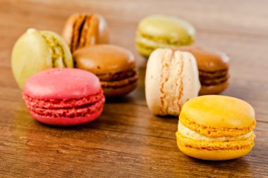 çeşitli renkli Fransız macarons