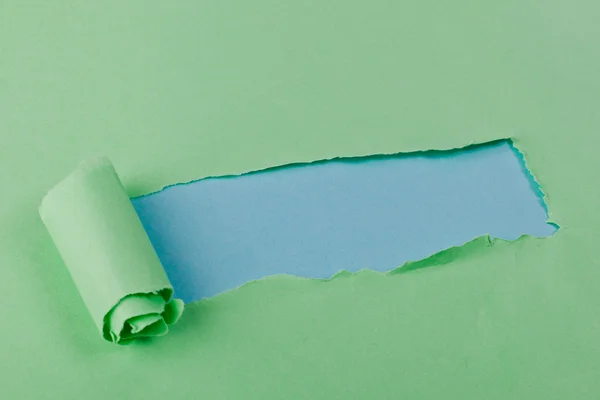 Rippade färgglada papper — Stockfoto