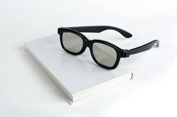 Livro com óculos — Fotografia de Stock