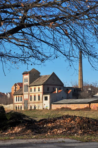 Oude verwoeste fabriek — Stockfoto