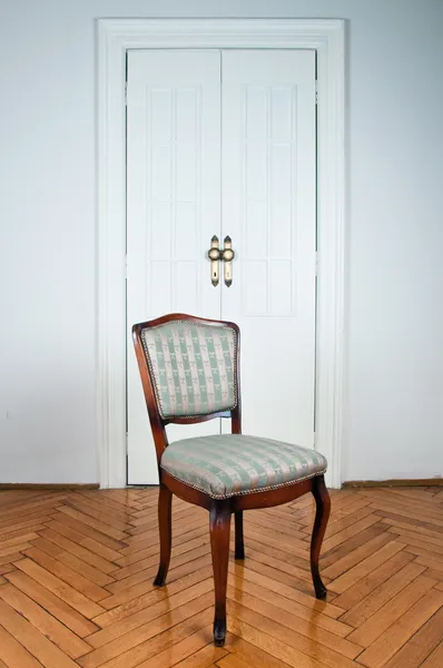 Chaise vintage dans la chambre — Photo