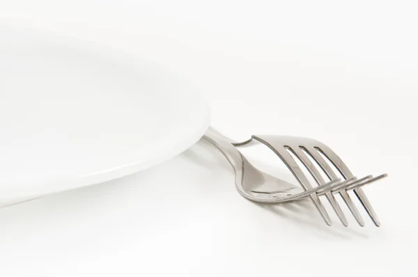 Metall gaffel och en tallrik — Stockfoto