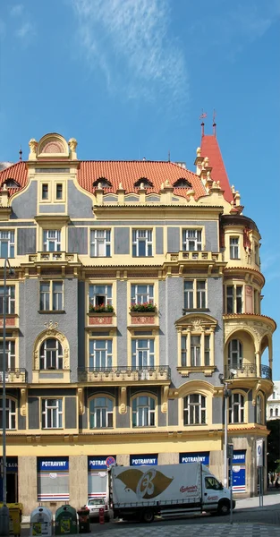 Жилой дом в районе Стросмаеровой в Голешовице, Прага, Чехия — стоковое фото