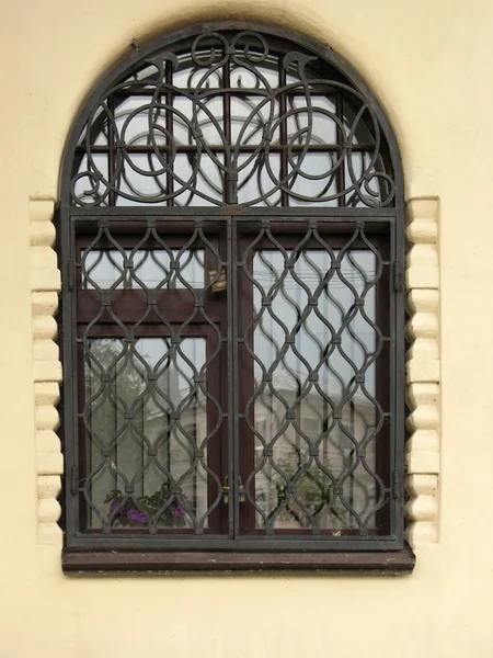 Dobrze przechowywane starego budynku okna — Zdjęcie stockowe