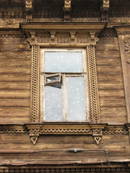 A janela de antigas casas de madeira — Fotografia de Stock