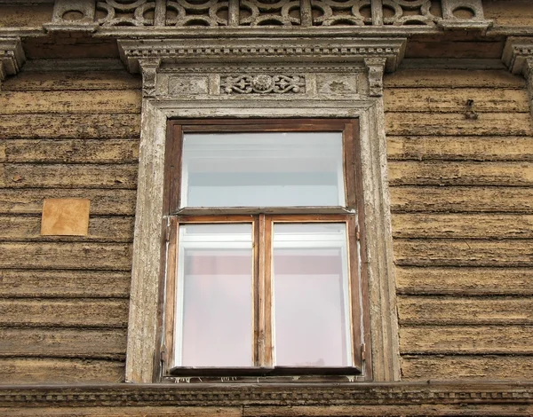 Das Fenster der alten Holzhäuser — Stockfoto