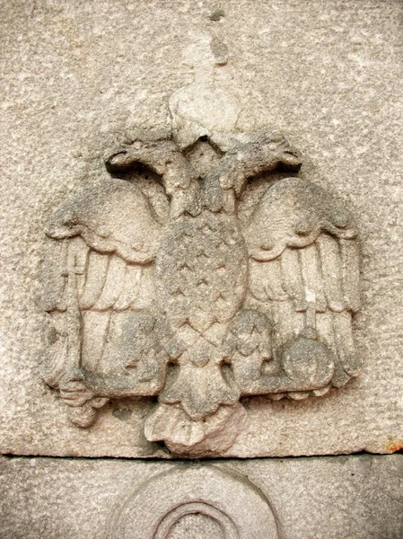 Águila bicéfala en el edificio de la sucursal de Nizhny Novgorod del Banco del Estado — Foto de Stock
