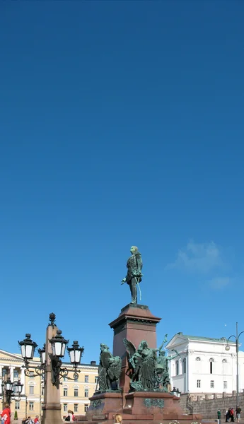 亚历山大 ii 在赫尔辛基参议院广场的纪念碑 — 图库照片