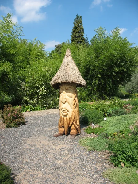 Ecorative figure of a gnome-Treefolk in the Botanical Garden in Prague — Stock Photo, Image