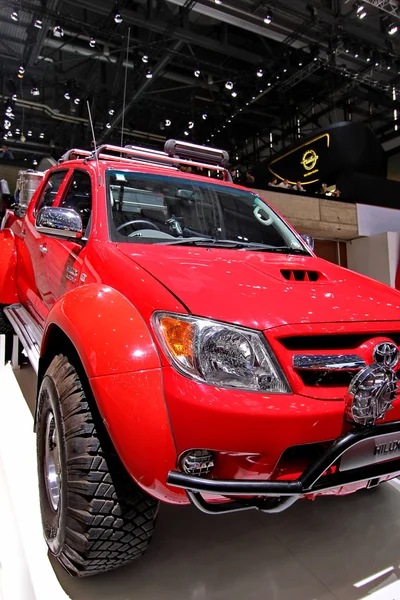 Toyota Hilux vermelho — Fotografia de Stock