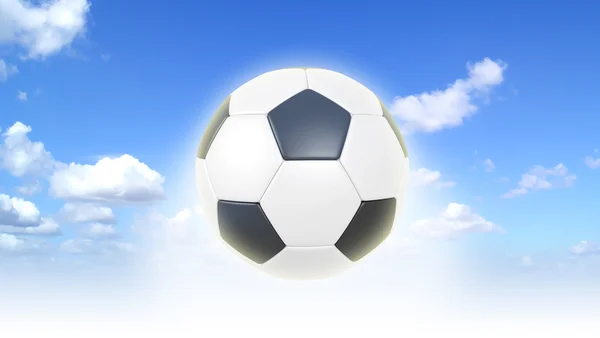 Bola de futebol contra o céu azul — Fotografia de Stock