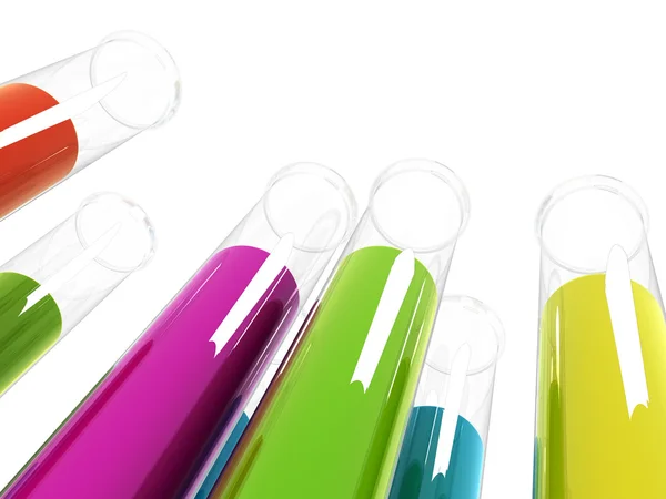 不同实验室玻璃器皿与颜色液体和孤立在白色的反射 — 图库照片