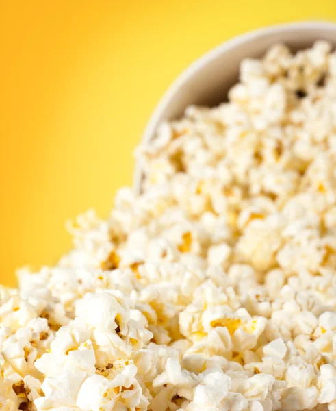 Vallende popcorn — Stockfoto