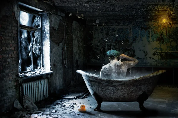 Alone man in abandoned bathroom — Stock Photo, Image