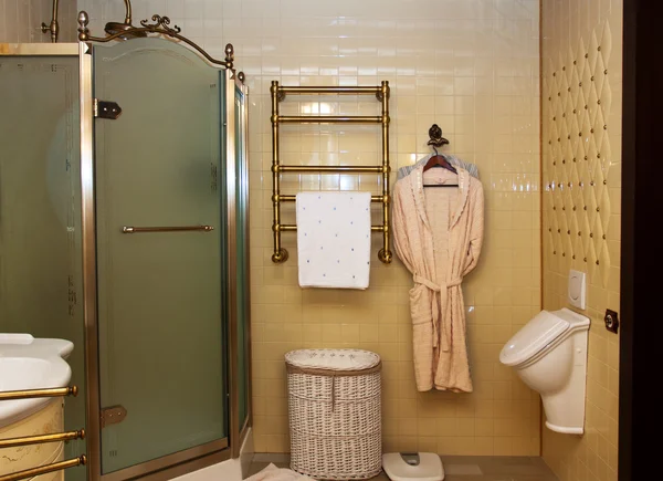 Interieur van luxe vintage badkamer — Stockfoto