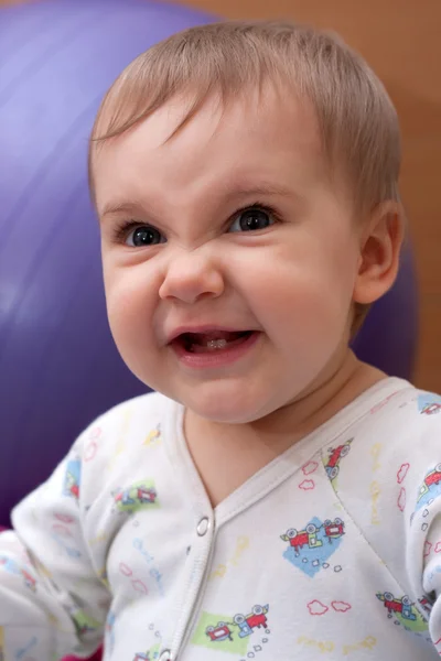 Κακό χαμογελαστό κορίτσι μωρό — Φωτογραφία Αρχείου