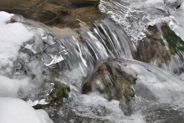 Pembentukan es di sungai — Stok Foto