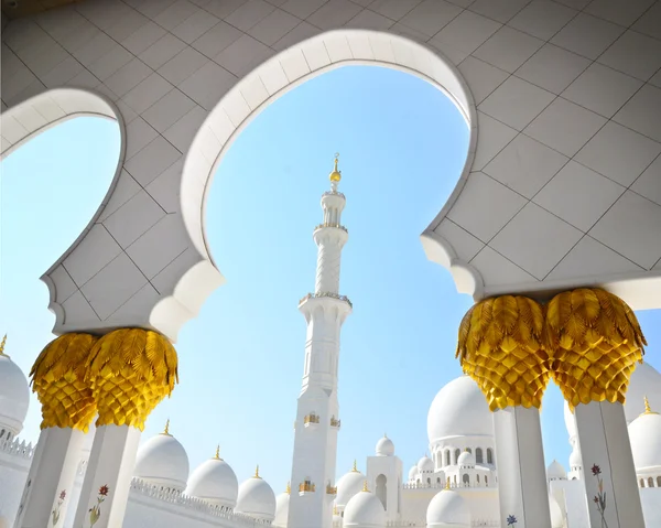 Mezquita sheikh zayed en abu dhabi, emiratos árabes unidos —  Fotos de Stock