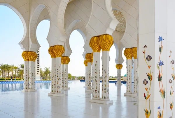 Mezquita sheikh zayed en abu dhabi, emiratos árabes unidos — Foto de Stock