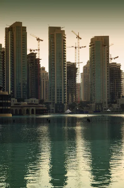 Dubai stad bij zonsondergang — Stockfoto