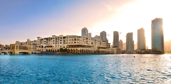 Panorama downtown Dubai en Emiratos Árabes Unidos al atardecer, — Stockfoto
