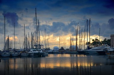 günbatımı üzerinde marina Cannes