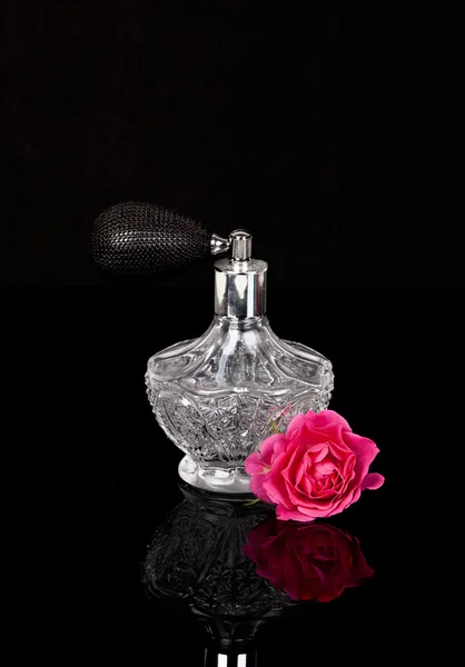 Luxurious perfume bottle atomizer with flower blossom — Stock Photo, Image
