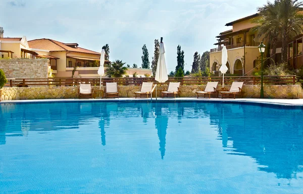 Luxury swimming pool 2 — Stock Photo, Image