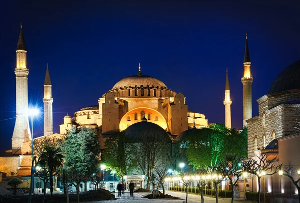 Hagia Sophia在晚上 — 图库照片