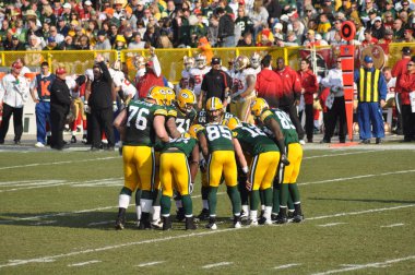 Green Bay Packers Huddling clipart
