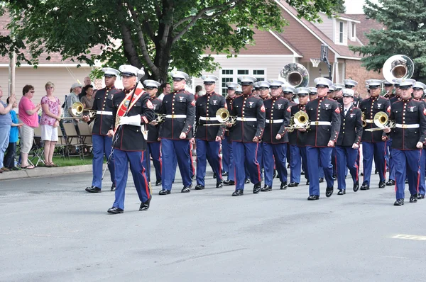 The USMC Marine Forces Reserve Band Marching in a Parade — Stock Photo, Image