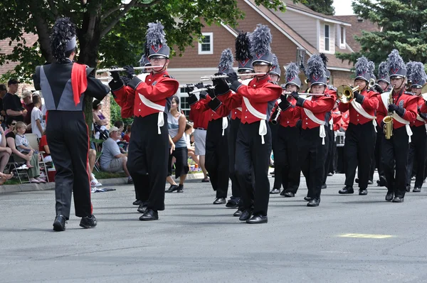 Richfield gymnasiet marscherande bandet som uppträder i en parad — Stockfoto