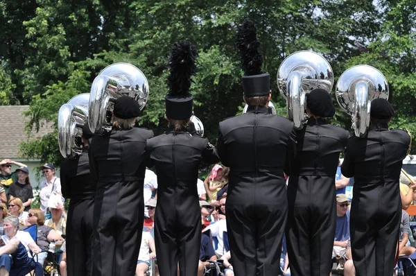 Waconia High School Marching Band esibendosi in una parata — Foto Stock
