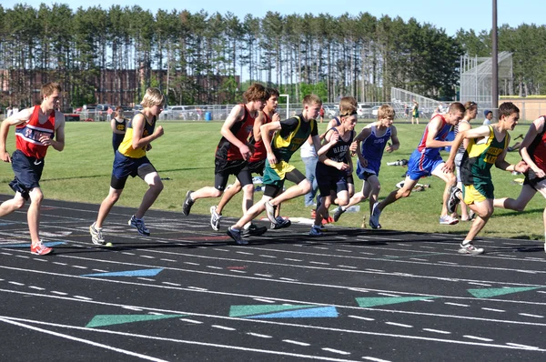 Teen Boys Starting a Long Distance High School Track Meet Race — Stock Photo, Image