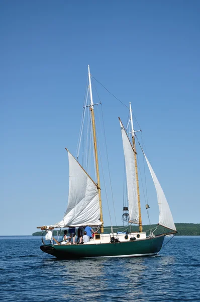 Raisng a Sail on a Schooner Sailboat — Stock Photo, Image